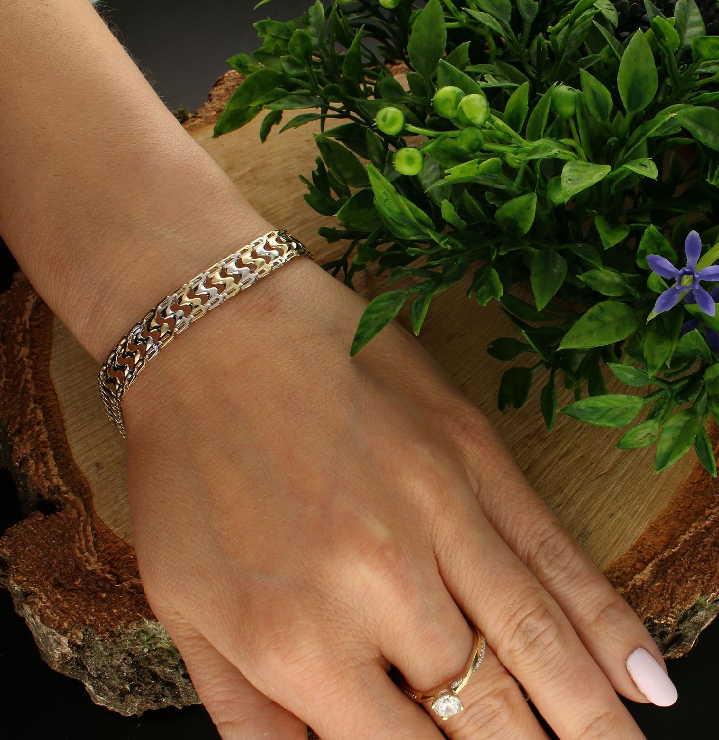 Bransoletka złota 33 o biżuteryjnym splocie BR 3579 333. Złota bransoletka damska. Złota bransoletka o nowoczesnym wzorze. Biżuteryjny splot. Złota bransoletka idealna na prezent. Bransoletka złota dla każdej kobiety (3).jpg